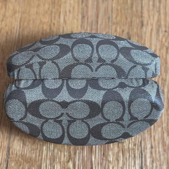 Excellent condition coach clamshell sunglasses case - Picture 2 of 4